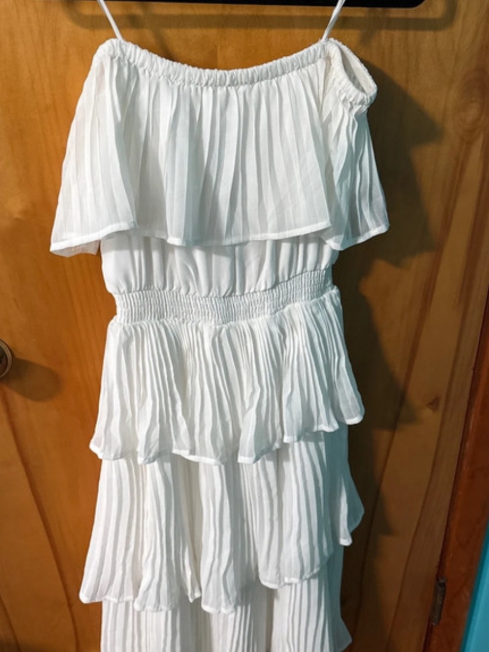 NWT- Medium off the shoulder ruffle tear spaghetti strap wedding beach dress